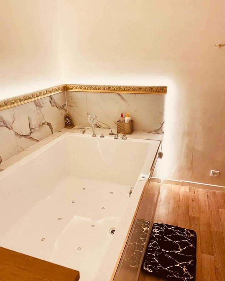 Jacuzzi Love Room Париж Екстер'єр фото