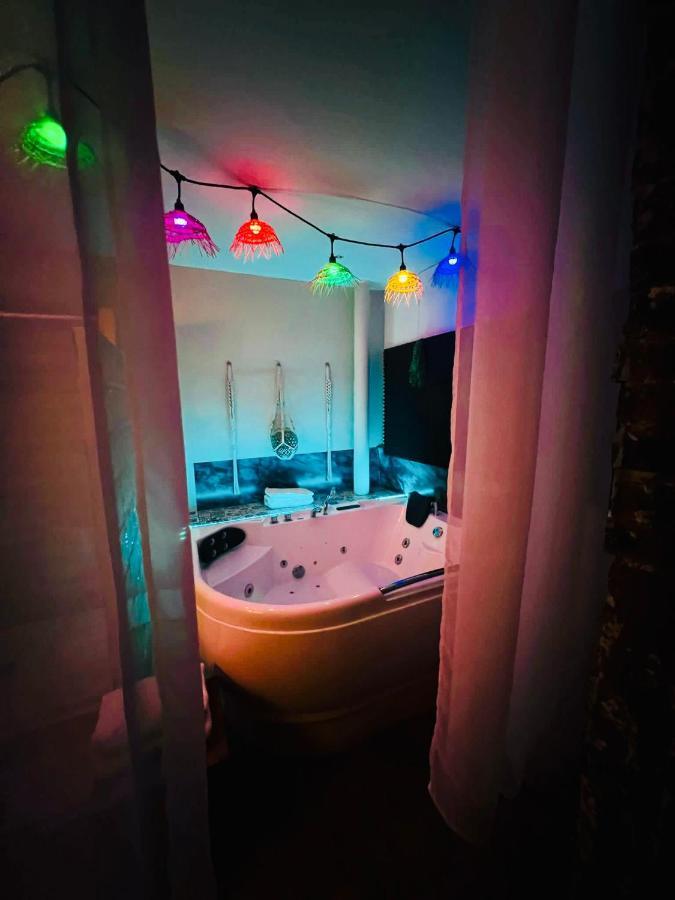 Jacuzzi Love Room Париж Екстер'єр фото